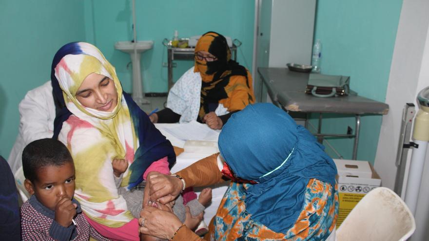 Matronas saharauis: "Mis manos agarran la vida porque la muerte no puede hacerse hueco"