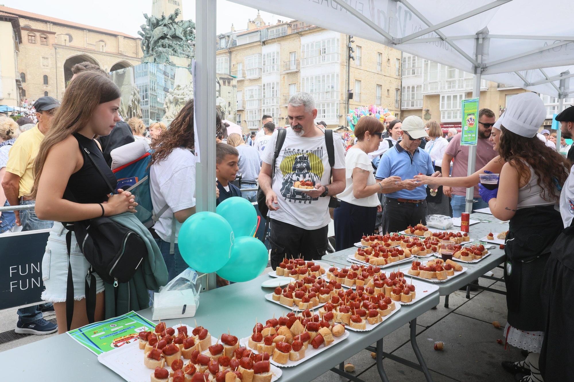 En imágenes: La fiesta continúa en las calles de Gasteiz este 6 de agosto