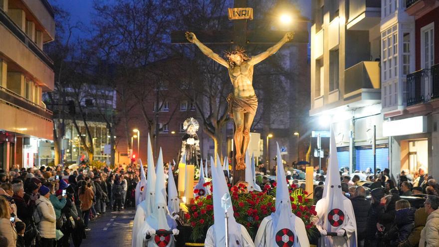 En imágenes: La Procesión del Silencio recorre Vitoria