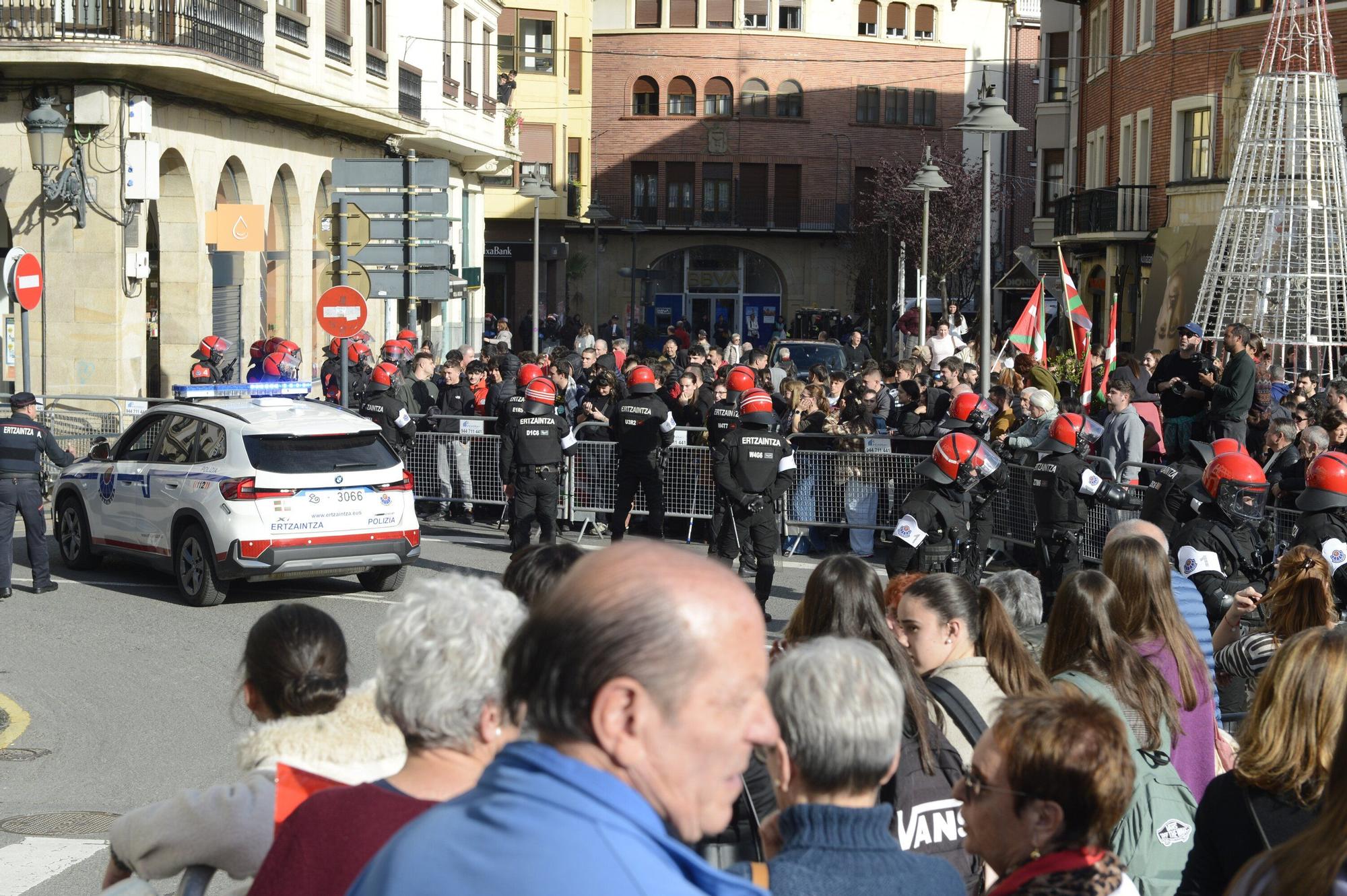 Protestas en Gernika por la visita de Felipe VI