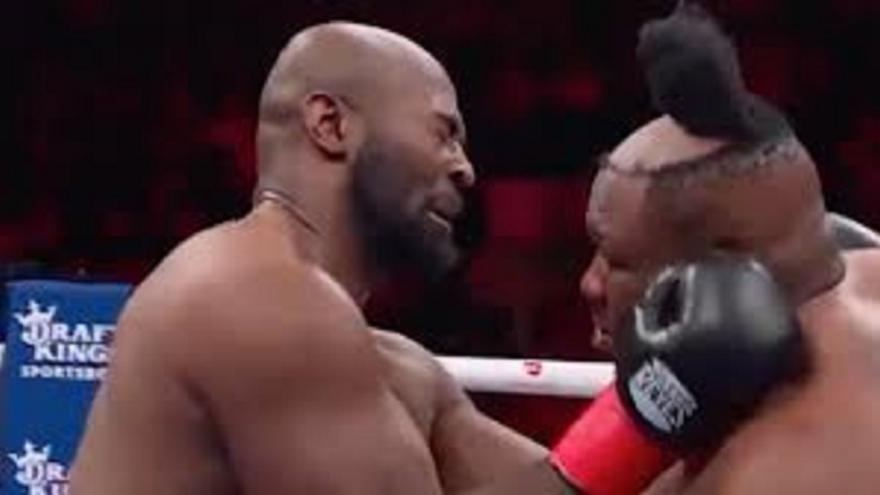 Pierde el peluquín en pleno combate de boxeo en el Madison Square Garden