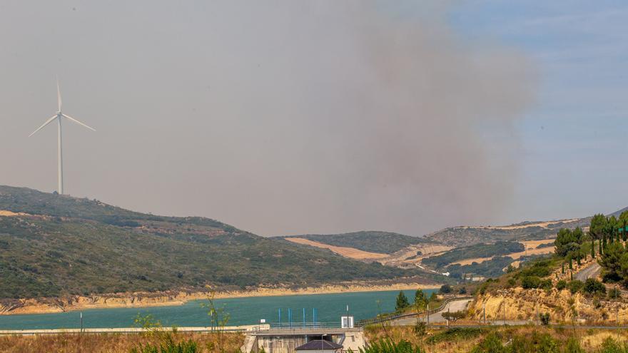 Declarado un importante incendio que afecta a varios pueblos de Valdizarbe