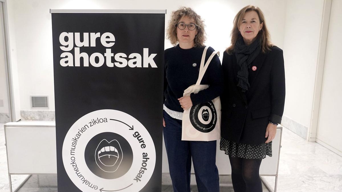 Esther Fernandino y Ana López en la presentación del 8º ciclo Gure Ahotsak.