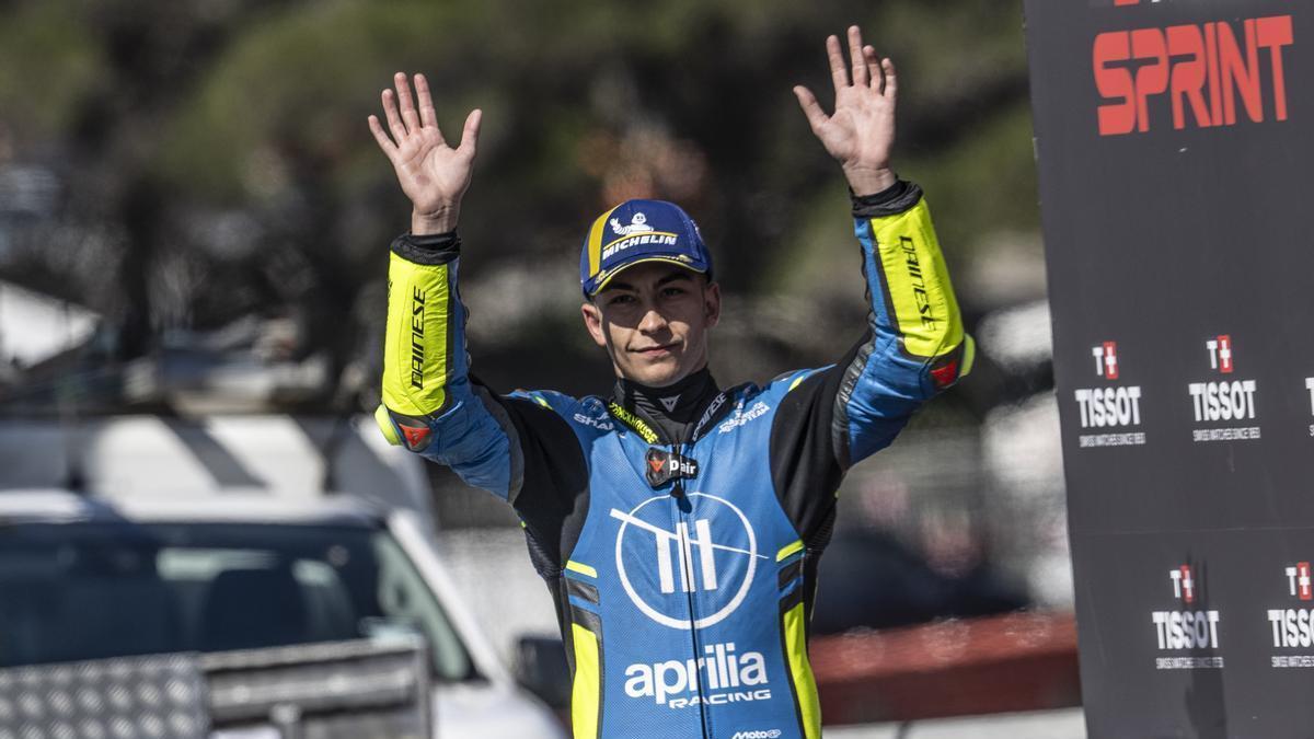 Raúl Fernández logra su primera victoria en MotoGP en el Gran Premio de Australia.
