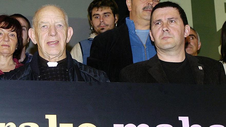 Fallece el sacerdote católico Alec Reid, clave en el proceso de paz norirlandés