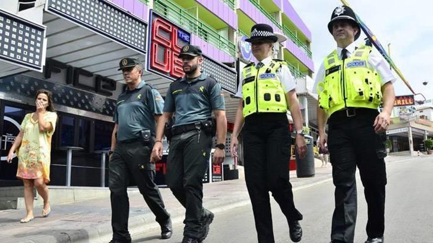 Los agentes Anderson y Williams tienen una misión: frenar el desmadre en Magaluf.
