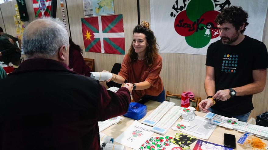 En imágenes: colas para acceder a una Durangoko Azoka a reventar