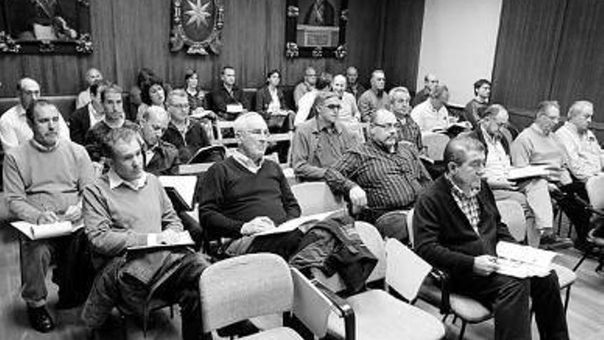 Asistentes a la asamblea de ayer en Estella.