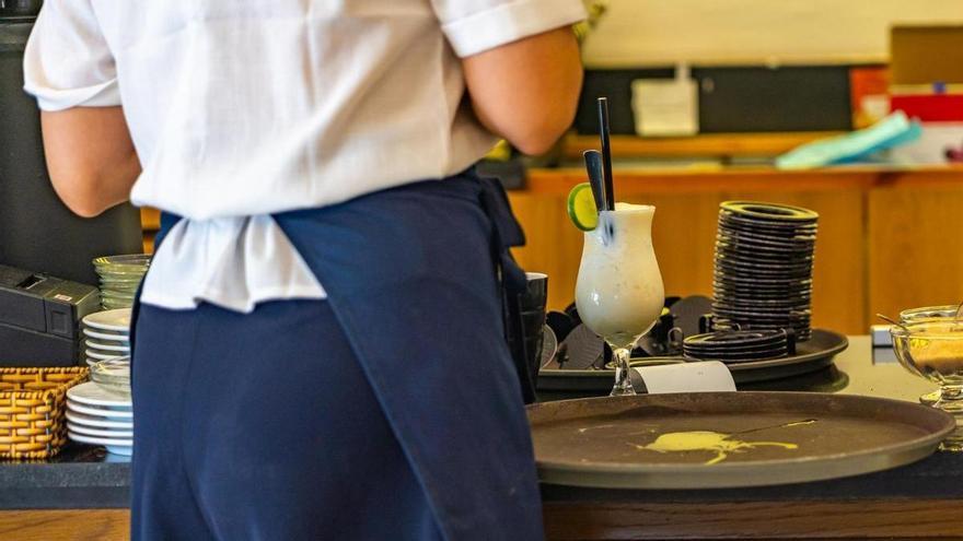 Obliga a su camarera a ponerse tanga para trabajar: &quot;Me prohibió llevar bragas&quot;