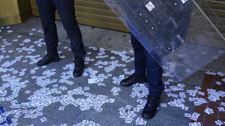 Tres detenidos, cinco investigados y 165 identificados por desórdenes públicos durante la huelga en Euskadi