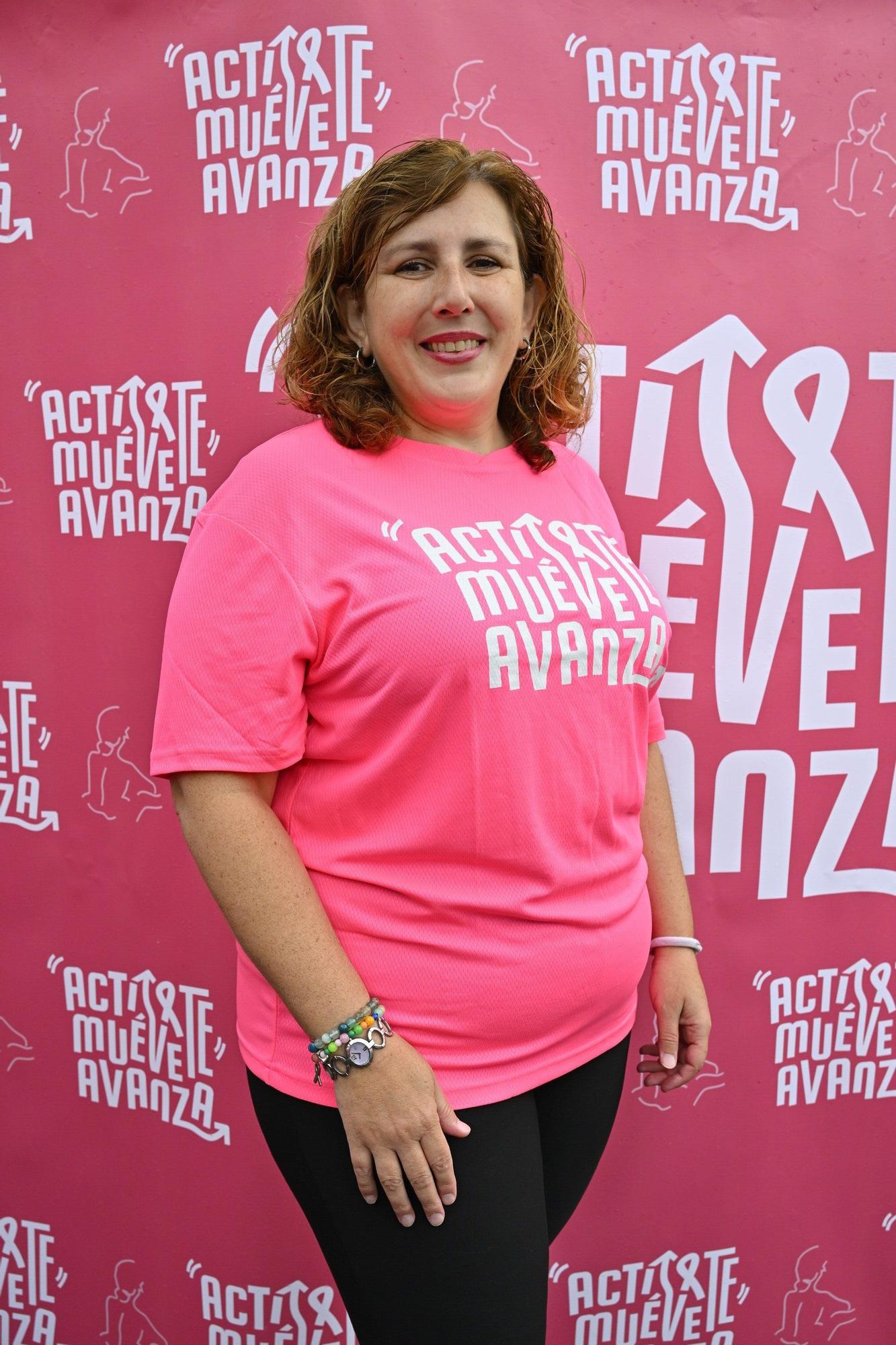En imágenes: los paraguas tiñen la marea rosa de Bilbao