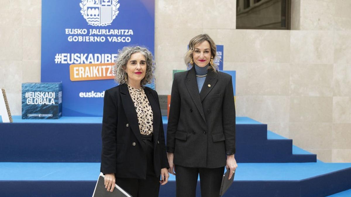 Jaurlaritzak dio &quot;larria&quot; dela administrazioan euskararen normalizazioaren oinarri den lege esparrua zalantzan jartzea.