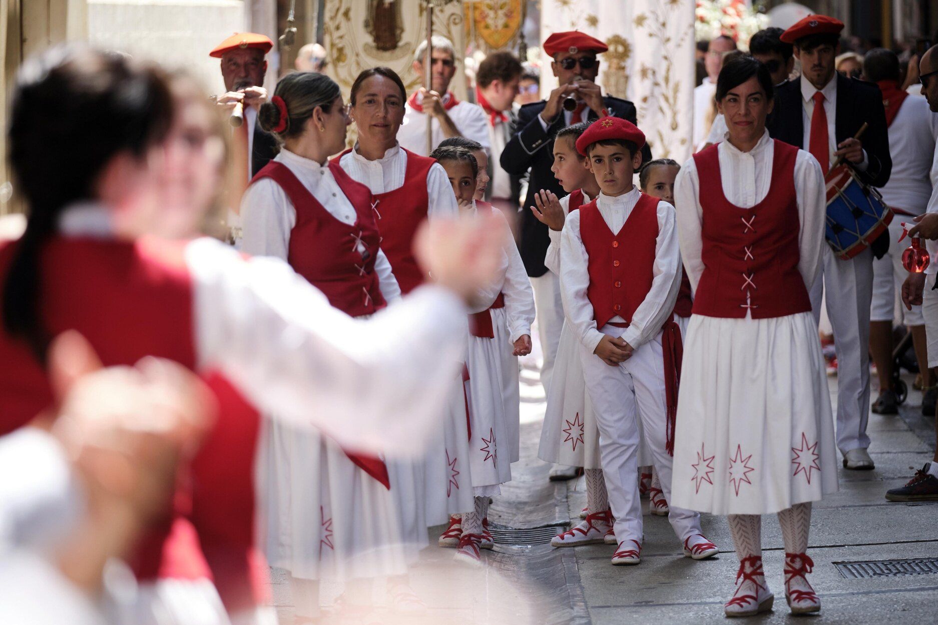 Fotos de la procesión y la pañuelada de este domingo en fiestas de Estella-Lizarra