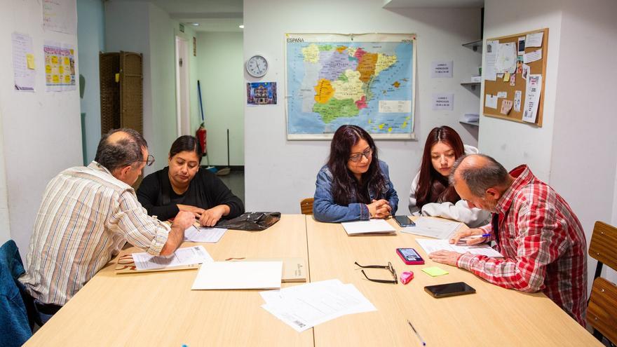 La regularización de mujeres con hijos, la más compleja