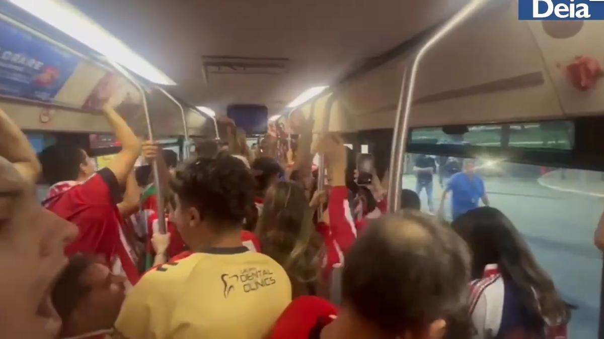 Los aficionados del Athletic se dirigen al Olímpico en los autobuses