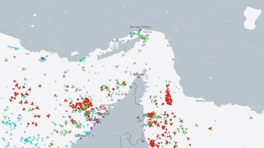 Directo | Alcanzado por proyectiles un remolcador en aguas del estrecho de Ormuz a once kilómetros de Omán