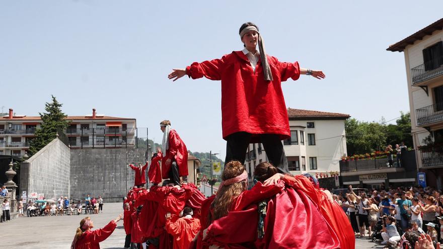 Larunbatean Andoaingo Axeri dantzako dokumentala estreinatuko da Basteron
