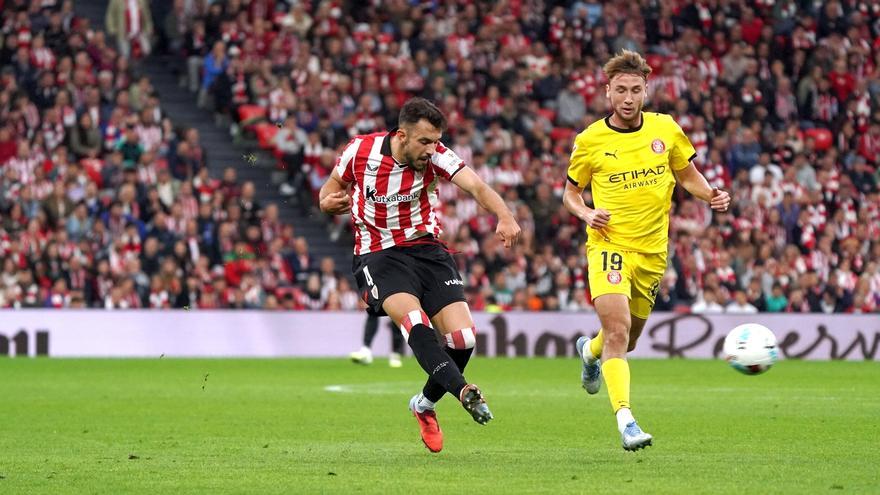Aitor Paredes, a la espera de las rotaciones en el Athletic