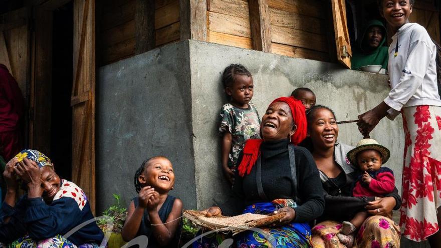 La exposición ‘Las caras de los colores’ de Nicolas Prègre invita a recorrer el mundo desde lo humano