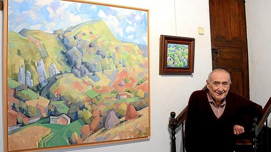 El autor, con una de sus obras El autor, con una de sus obras