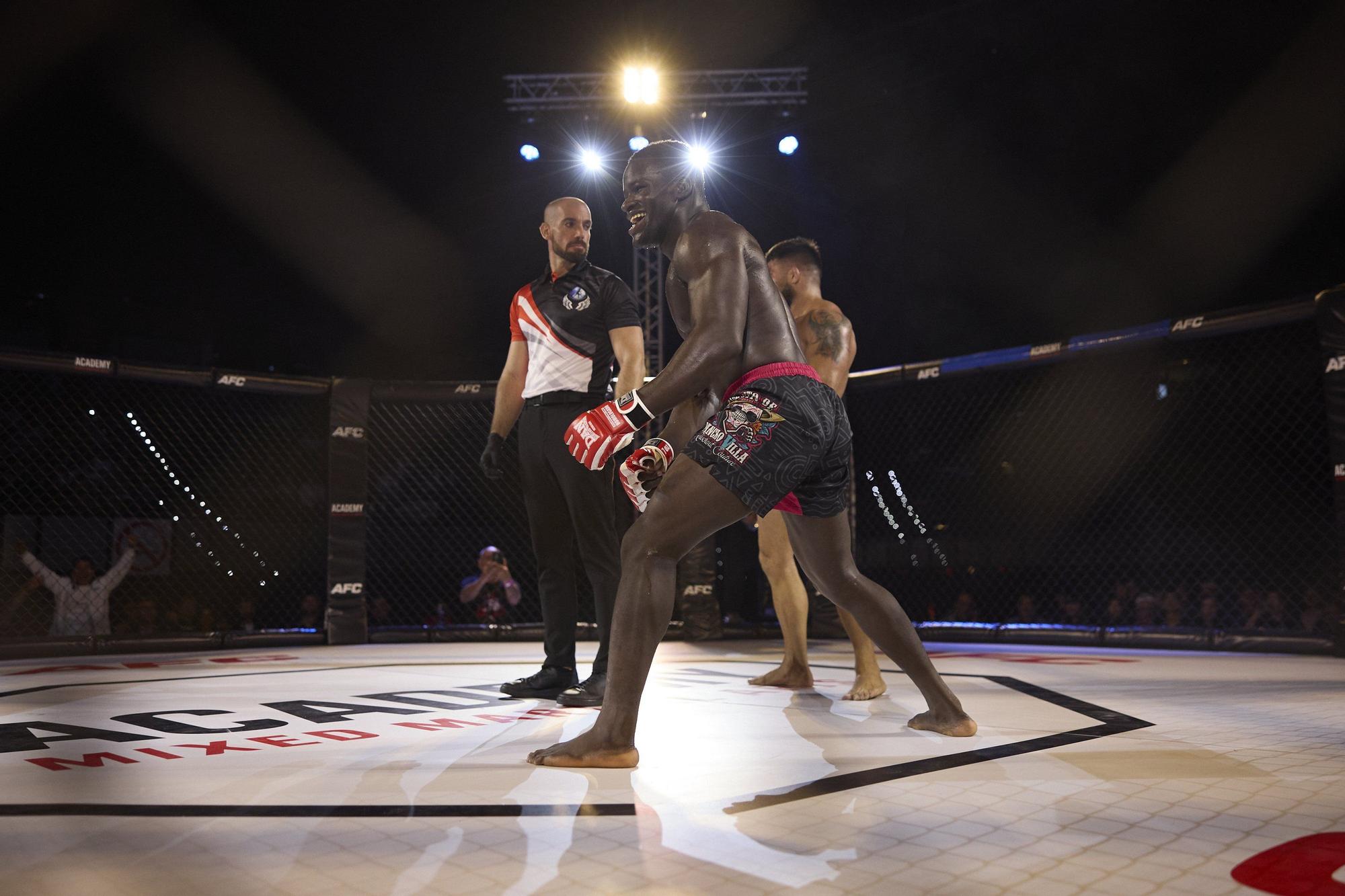 El Muay Thai pone en pie el Navarra Arena