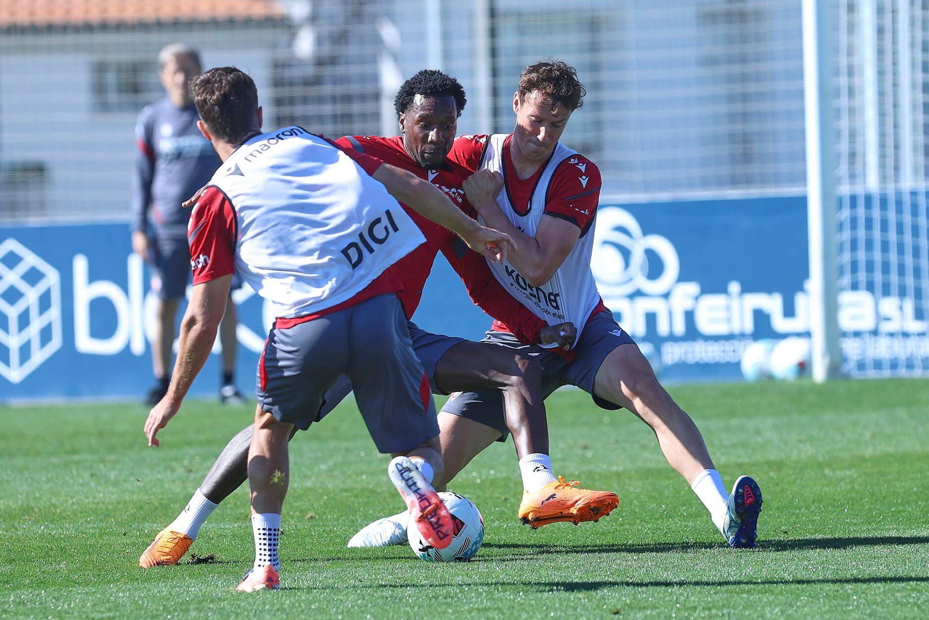 Fotos del entrenamiento de Osasuna (02/10/2025)