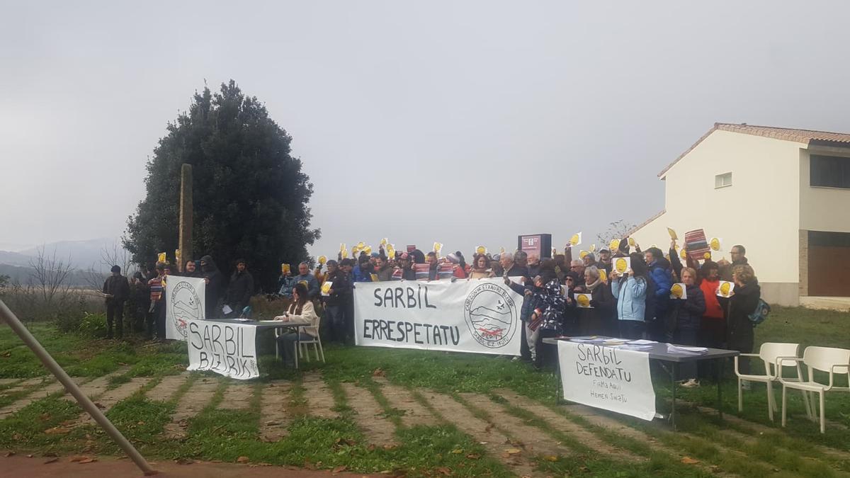 Rueda de prensa del colectivo Cabezón de Etxauri Bizirik, el pasado sábado en el parque de la Memoria de Etxauri