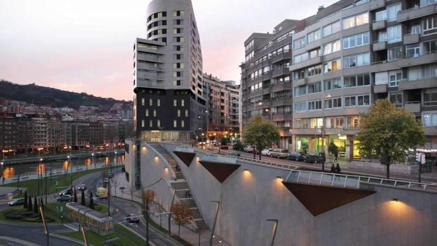 Un nuevo edificio junto al Guggenheim acogerá en 2017 un hotel de 93 habitaciones y 9 plantas de viviendas