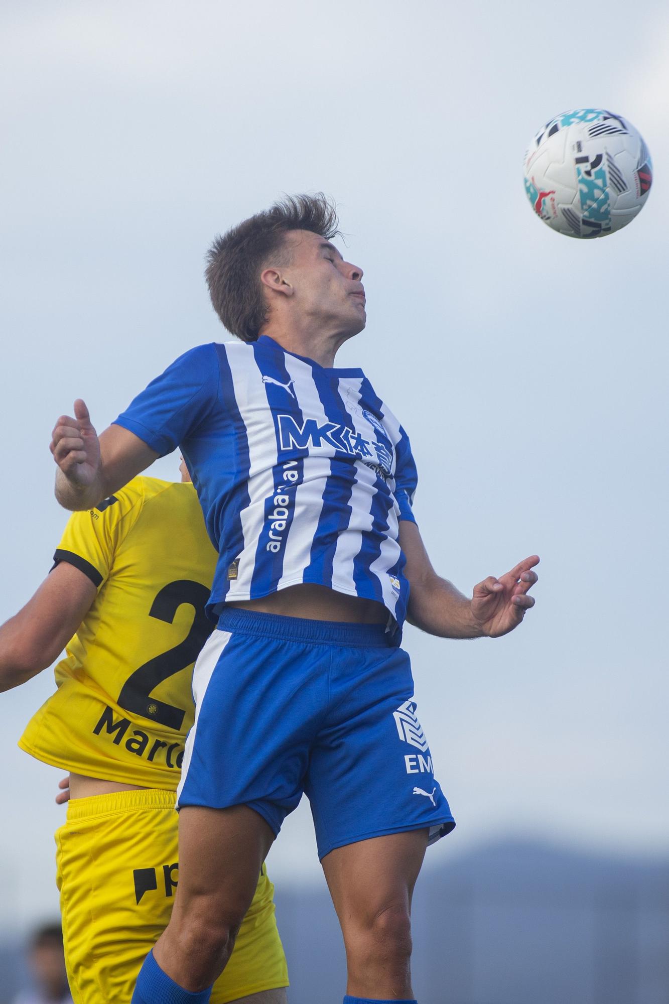 En imágenes: El Alavés, peleado con el gol ante el Girona (1-0)