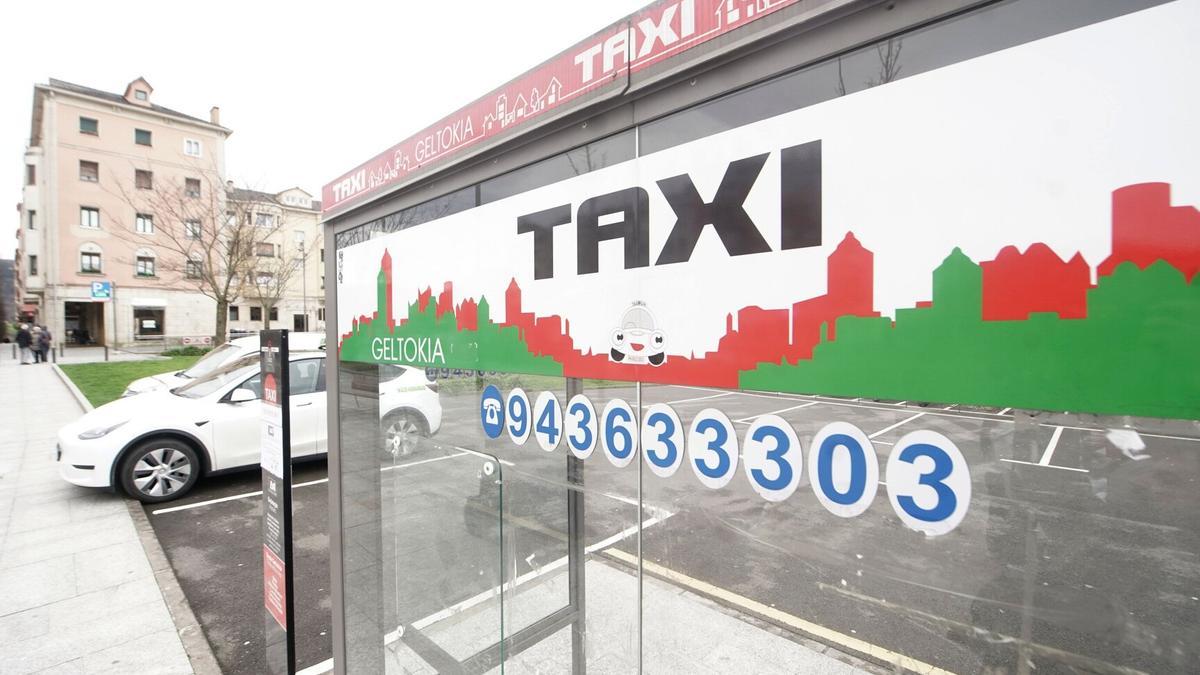 Parada de taxis en Irun / Ruben Plaza