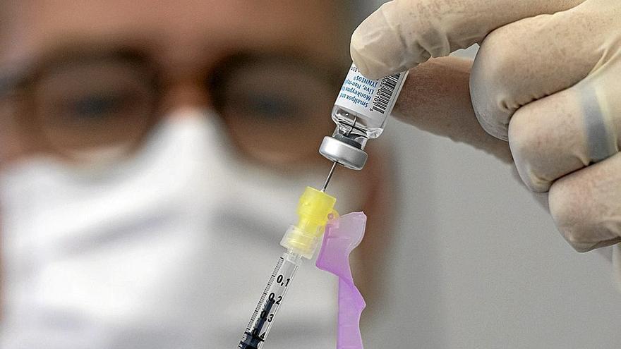 Osakidetza inocula 121 vacunas de la viruela, cuyas dosis escasean