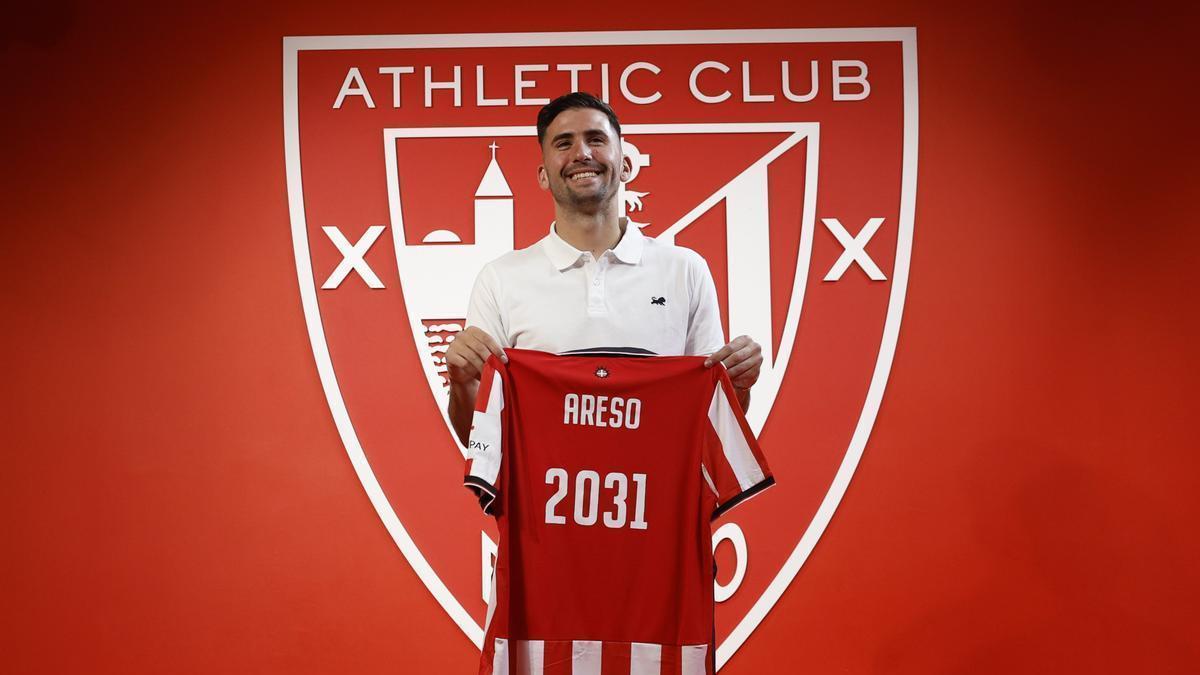 Areso posa con la camiseta del Athletic.