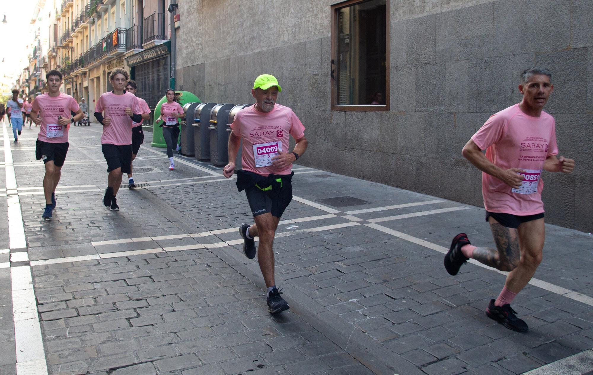 Fotos de la Carrera contra el Cáncer de Mama de Saray en Pamplona 2025