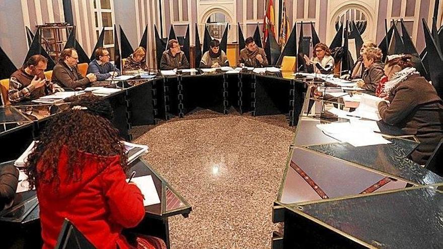 El alcalde y los concejales, durante la sesión plenaria del lunes.