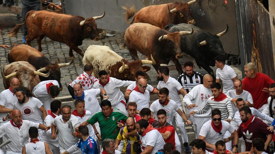 Los Miura cierran los Sanfermines con un encierro fugaz y limpio