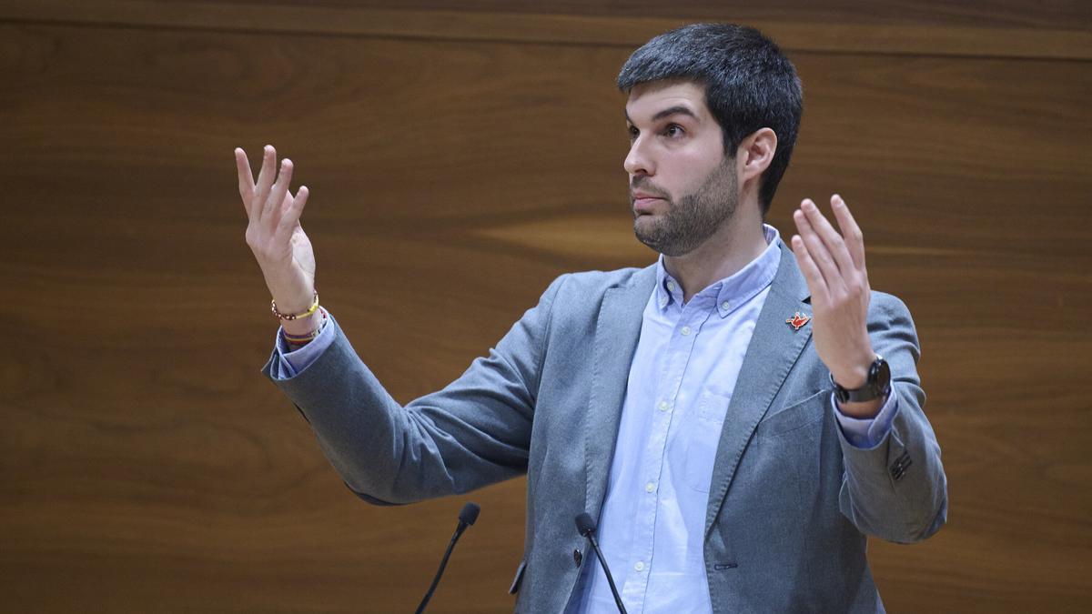 El portavoz parlamentario de Contigo-Zurekin, Carlos Guzmán.