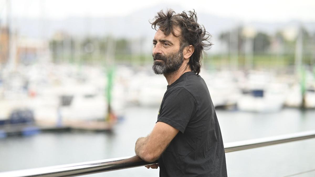 Ramón Ribera en el puerto deportivo de Hondarribia.