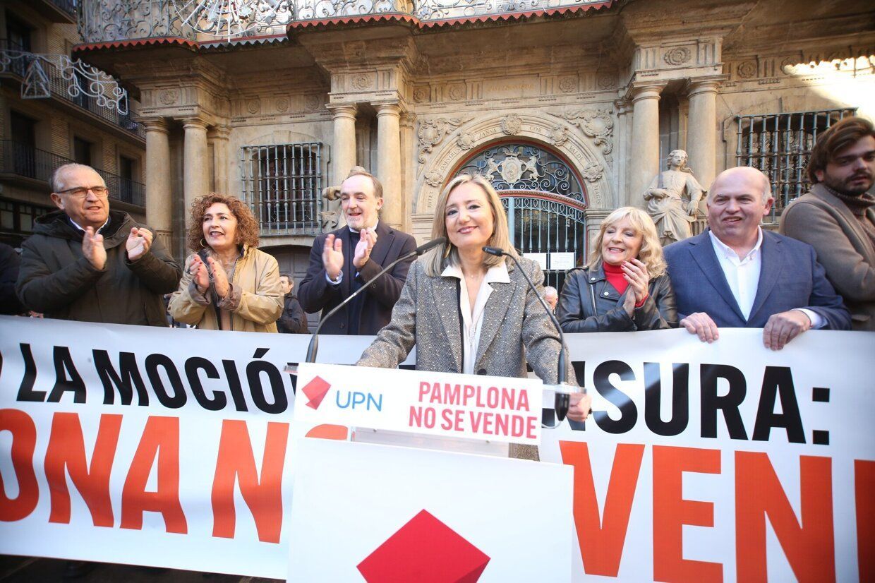 Imágenes de la concentración contra la moción de censura en Iruñea