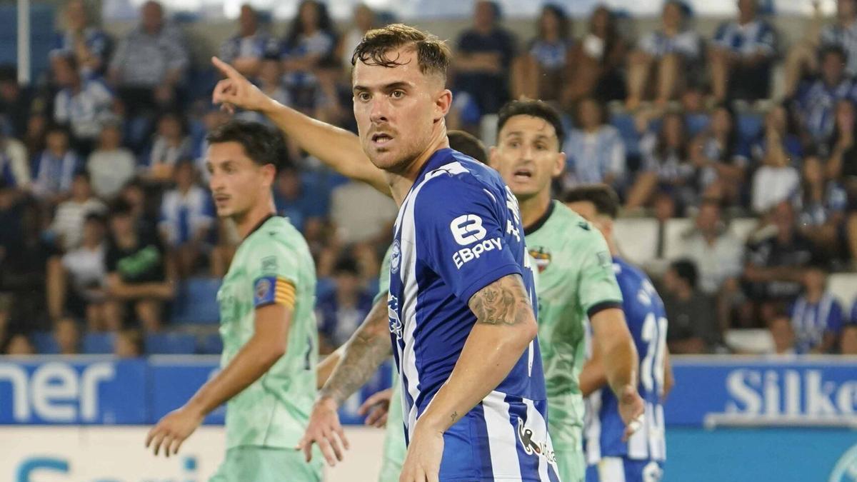 Toni Martínez, durante el Alavés-Levante de la primera jornada.