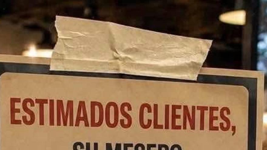 Un restaurante pone este cartel sobre las propinas y genera una oleada de críticas