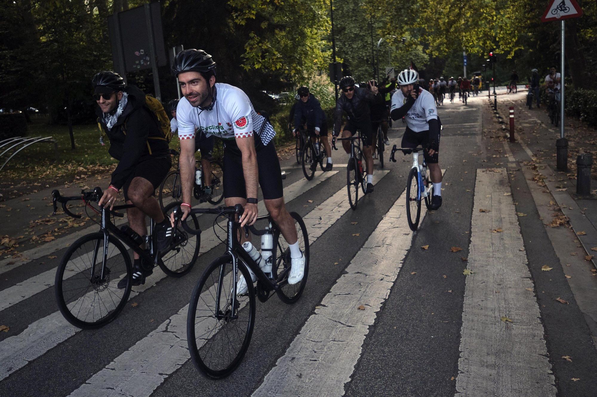 'Cycling for Gaza': un centenar de ciclistas palestinos llegan a Pamplona