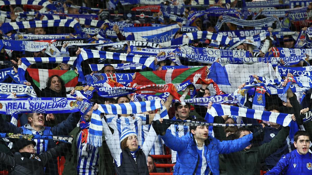 Afición txuri-urdin en la grada. Afición txuri-urdin en la grada.