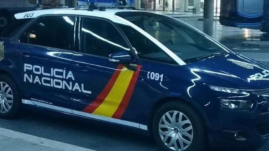 Entran a una casa en Navarra y se tapan con una colcha para intentar ocultarse de la Policía