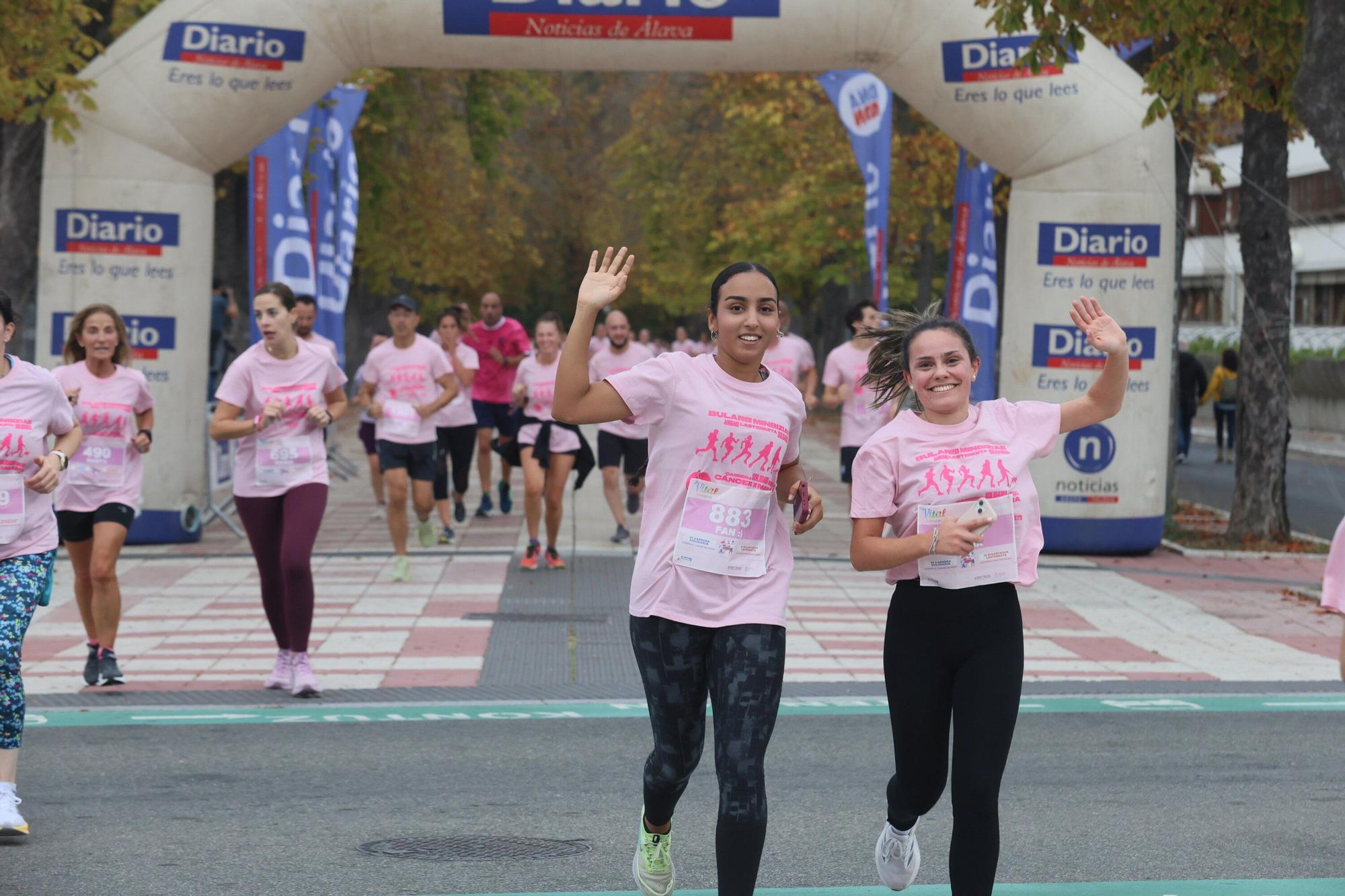 En imágenes: Vitoria se vuelca con la VI Carrera Solidaria contra el Cáncer de Mama