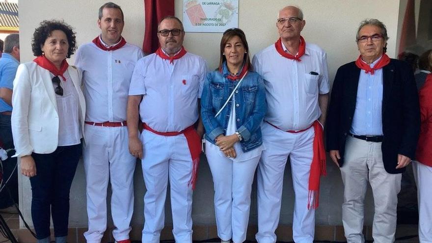 Maeztu y Tuñón, junto a los cuatro alcaldes: Suescun, Ibáñez, Suescun y Lamberto.