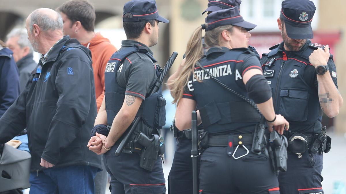 Dispositivo de la Ertzaintza en la capital alavesa.