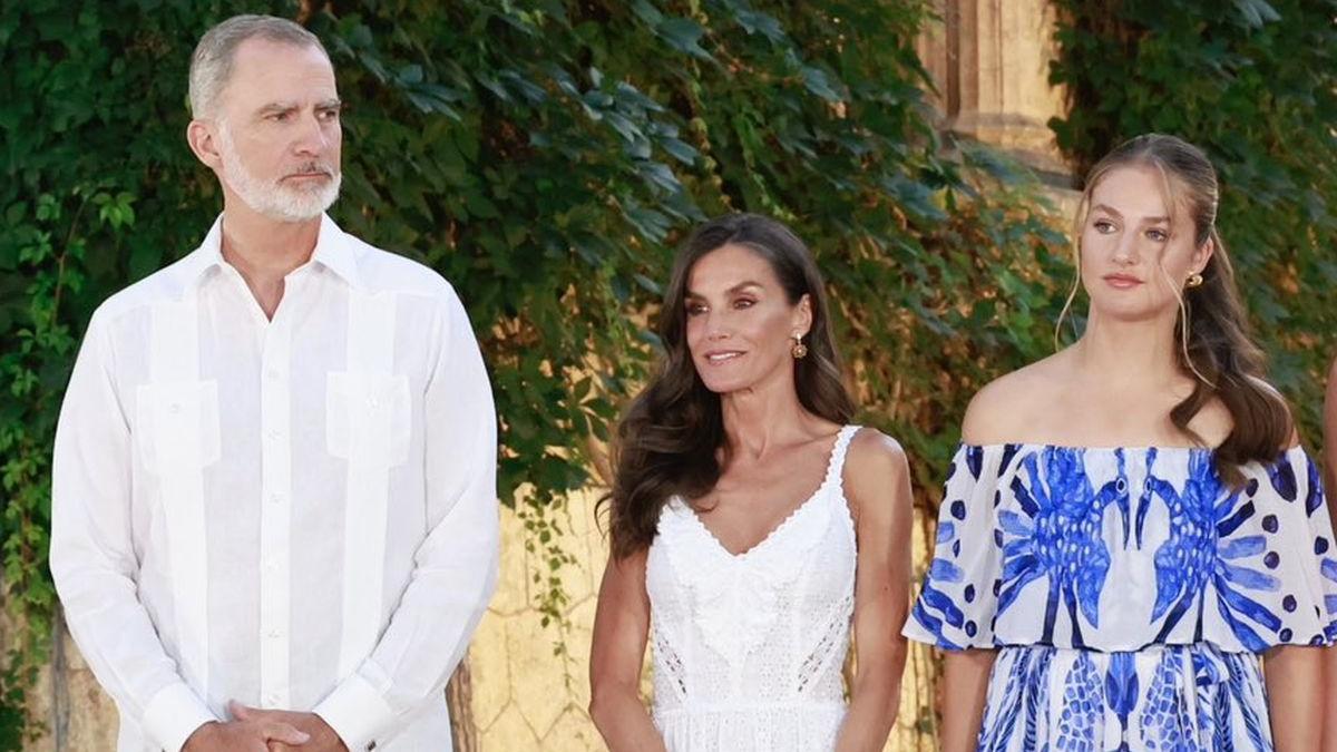 Felipe y Letizia, con Leonor, en el Palacio de Marivent este verano.