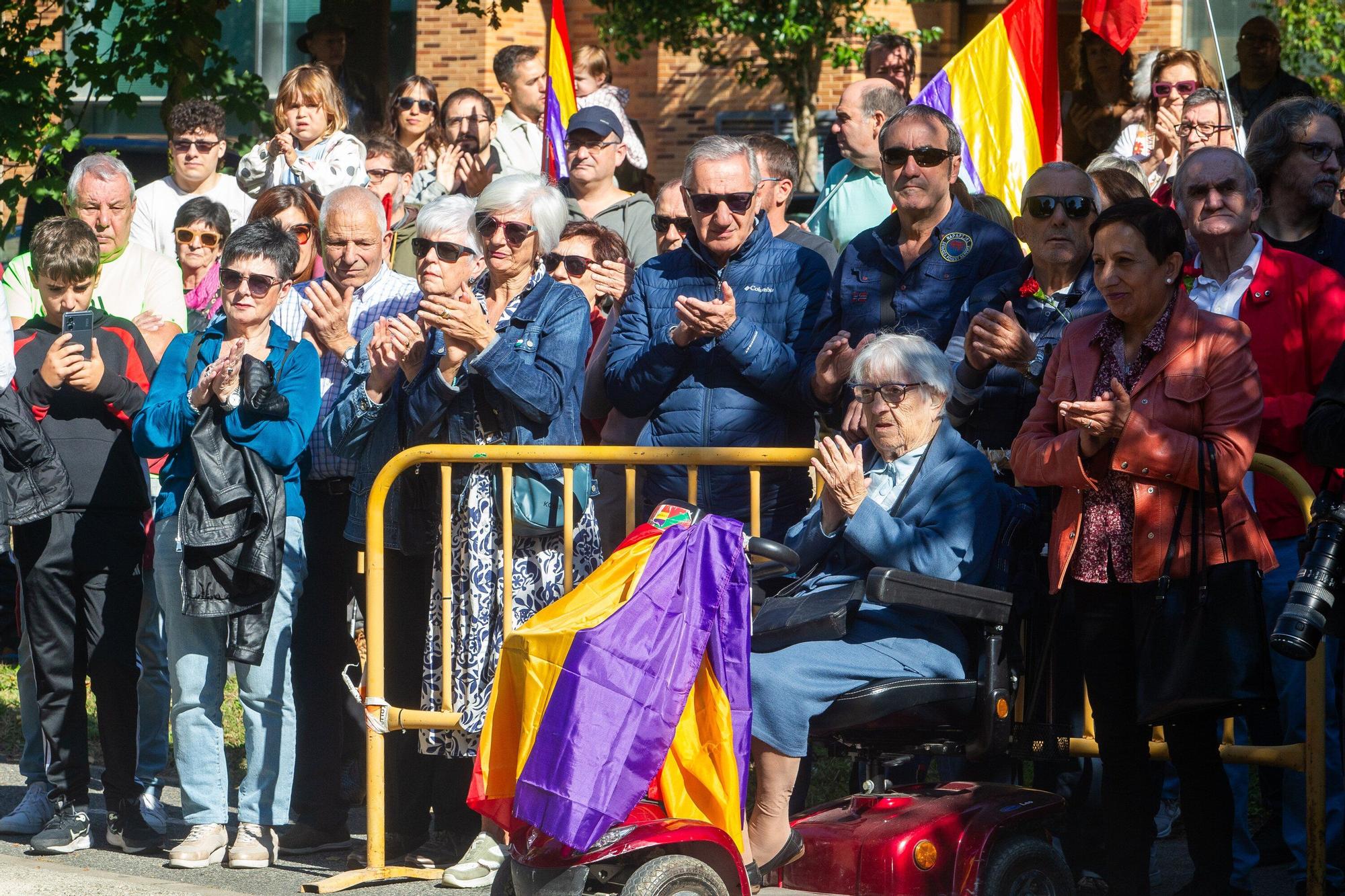 Inauguración del monumento en homenaje a las víctimas de la represión franquista en la Rochapea