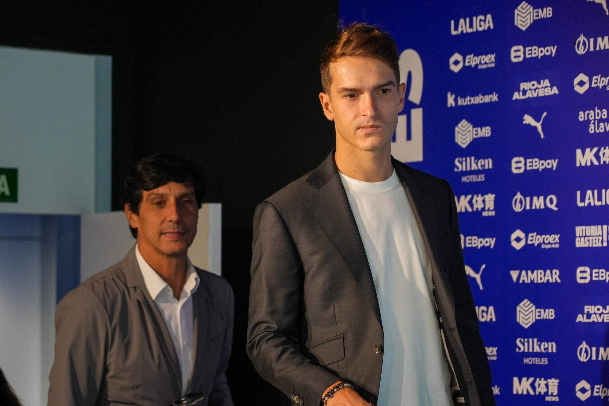 En imágenes: Presentación de Denis Suárez como jugador del Alavés