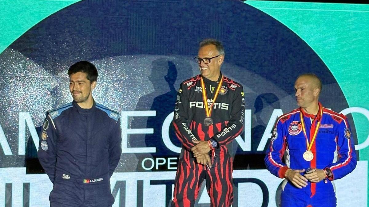 Cástor Fantoba, en el centro del podio.